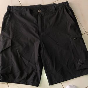 Men short polyester new without tag , never use , excellent condition